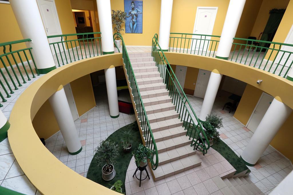 Vaivorykste Hotel Siauliai  Bagian luar foto